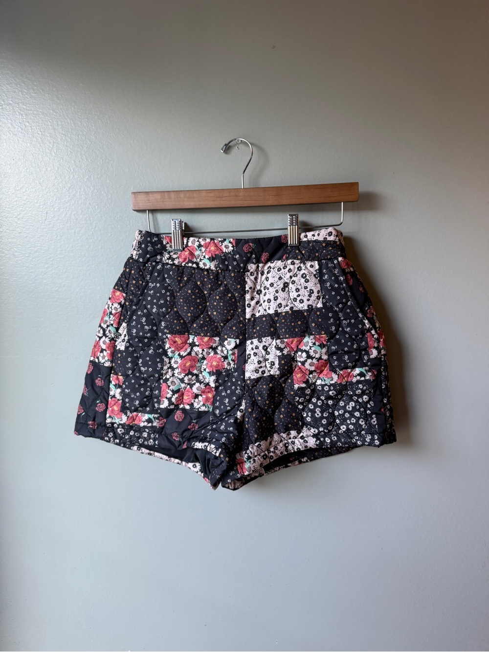 Floral Patchwork Quilted Shorts Women’s Size 6 Cottagecore